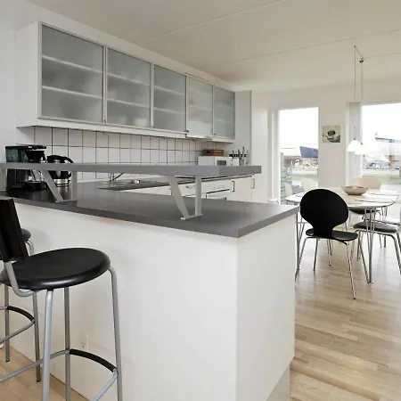 Three-bedroom Holiday In 2 *