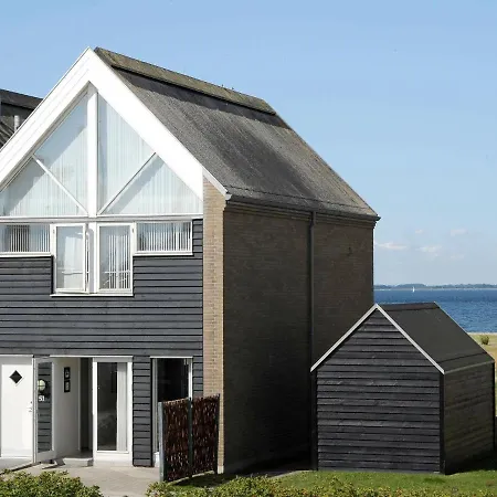 Three-bedroom Holiday In 2 * Assens