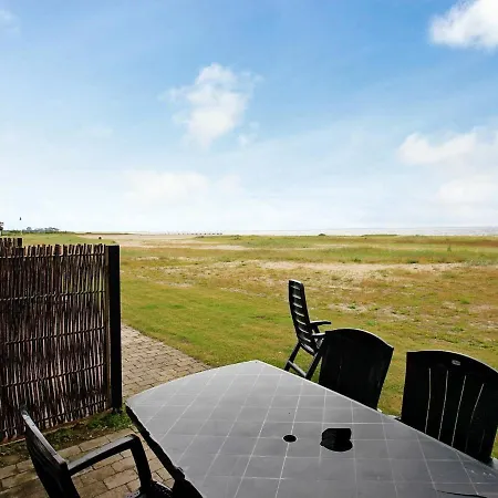 Three-bedroom Holiday In 2 Feriehus *