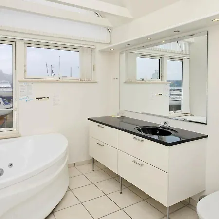 Three-bedroom Holiday In 2 Feriehus Assens