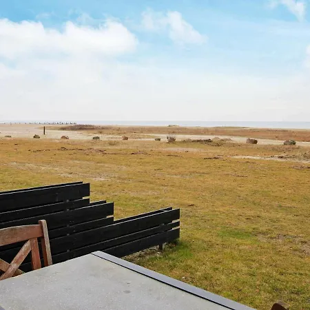 Three-bedroom Holiday In 2 *